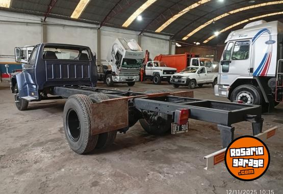 Camiones y Grúas - Ford - F 7000 - Chasis - Trompa De Plastico - 1985 - En Venta