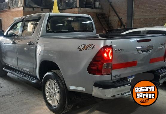 Camionetas - Toyota Hilux SRV 4X4 2016 Diesel 187000Km - En Venta