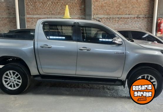 Camionetas - Toyota Hilux SRV 4X4 2016 Diesel 187000Km - En Venta