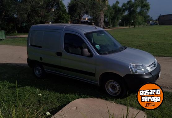 Utilitarios - Peugeot Partner 2017 Diesel 176000Km - En Venta