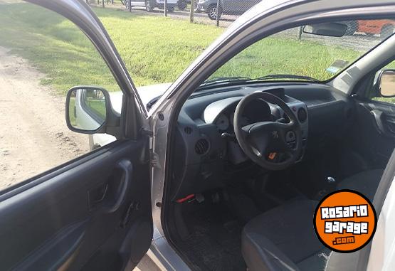 Utilitarios - Peugeot Partner 2017 Diesel 176000Km - En Venta