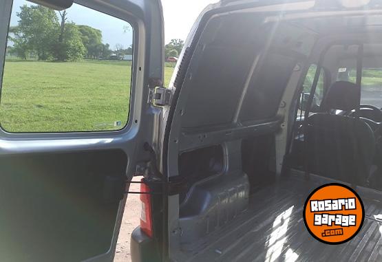 Utilitarios - Peugeot Partner 2017 Diesel 176000Km - En Venta