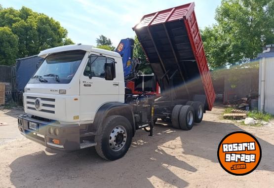 Camiones y Gr�as - Cami�n con hidrogrua y volcadora - En Venta