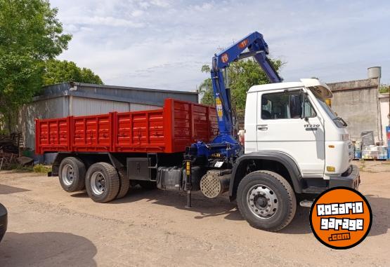 Camiones y Gr�as - Cami�n con hidrogrua y volcadora - En Venta