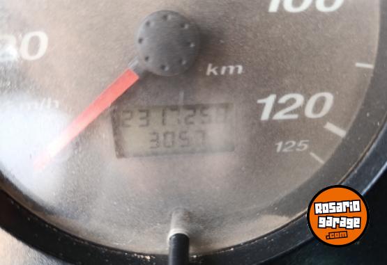 Camiones y Gr�as - Cami�n con hidrogrua y volcadora - En Venta