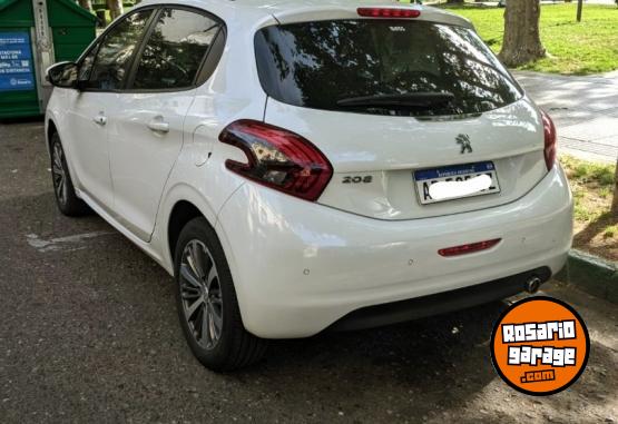 Autos - Peugeot 208 ALLURE 2017 Nafta 92000Km - En Venta