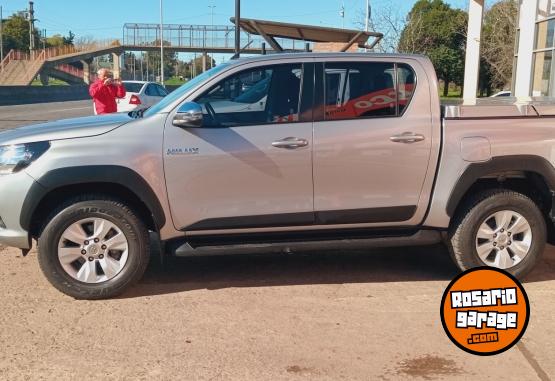 Camionetas - Toyota Hilux 2.8TDI SRV AUT 4x2 2018 Diesel 130000Km - En Venta