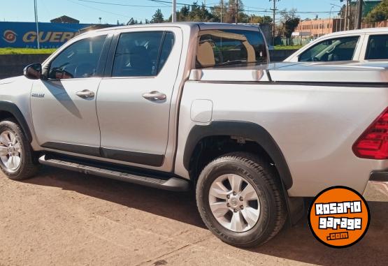 Camionetas - Toyota Hilux 2.8TDI SRV AUT 4x2 2018 Diesel 130000Km - En Venta