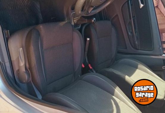 Autos - Volkswagen Suran 1.6L Track 2017 Nafta 90000Km - En Venta