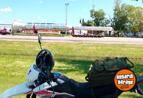 Motos - Zanella ZT 150 2024 Nafta 6000Km - En Venta