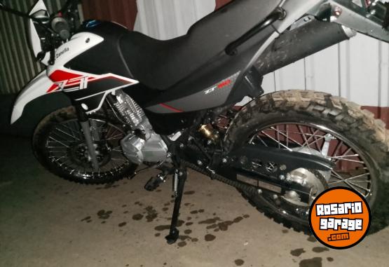 Motos - Zanella ZT 150 2024 Nafta 6000Km - En Venta