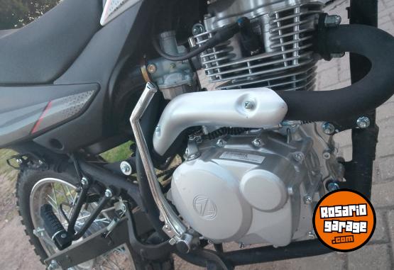 Motos - Zanella ZT 150 2024 Nafta 6000Km - En Venta