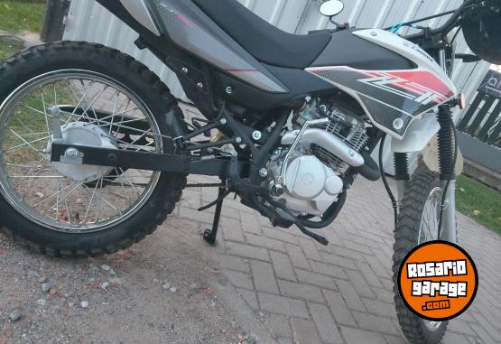 Motos - Zanella ZT 150 2024 Nafta 6000Km - En Venta