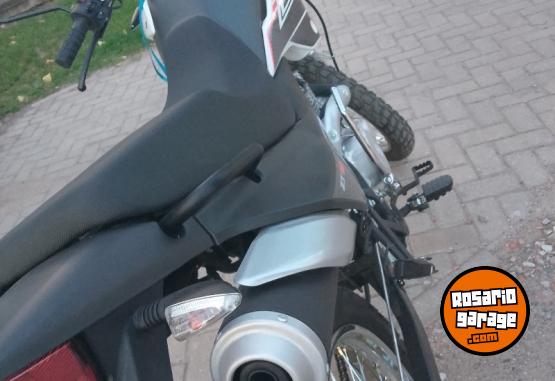 Motos - Zanella ZT 150 2024 Nafta 6000Km - En Venta