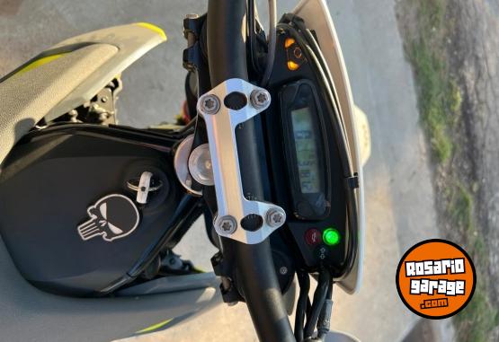 Motos - Husqvarna 701 sm 2020 Nafta 3000Km - En Venta