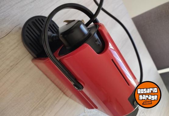 Hogar - Cafetera Nespresso Inissia Red - En Venta