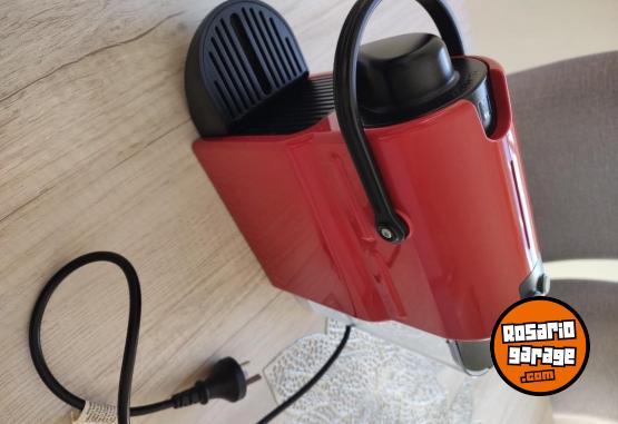 Hogar - Cafetera Nespresso Inissia Red - En Venta