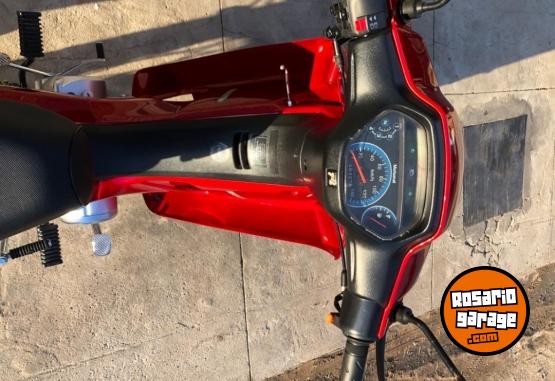 Motos - Motomel DLX 110 2023 Nafta 8300Km - En Venta