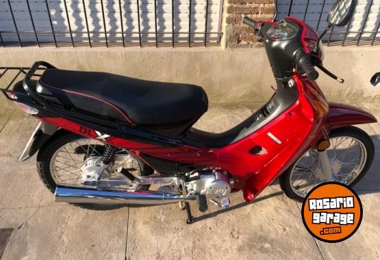 Motos - Motomel DLX 110 2023 Nafta 8300Km - En Venta