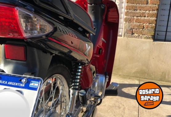 Motos - Motomel DLX 110 2023 Nafta 8300Km - En Venta