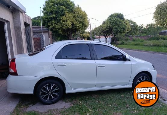 Autos - Toyota Etios 2018 Nafta 110000Km - En Venta