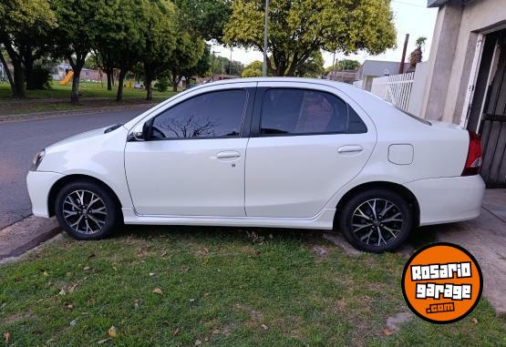 Autos - Toyota Etios 2018 Nafta 110000Km - En Venta