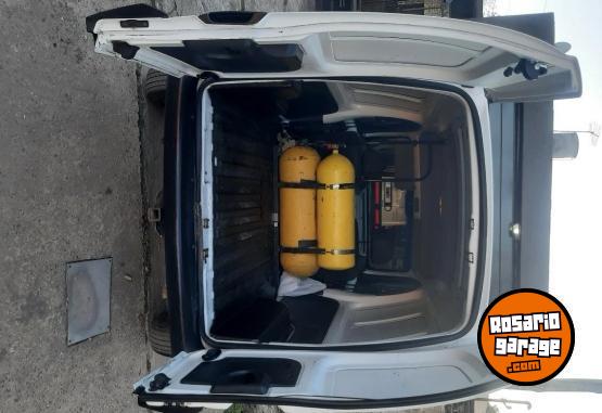 Utilitarios - Renault Kangoo 2014 GNC 265000Km - En Venta