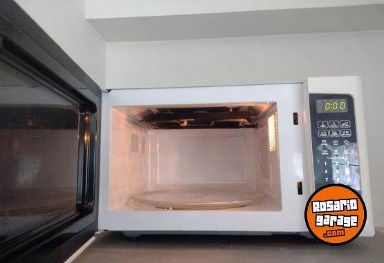 Hogar - VENTA POR MUDANZA!!! HELADERA MICRONDAS AIRE ACONDICIONADO FUTON - En Venta