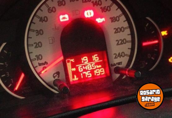 Autos - Volkswagen Suran 2010 Nafta 175000Km - En Venta