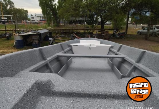 Embarcaciones - Vendo casco CACHORRO  5.40 con planchada NUEVO sin usar - En Venta