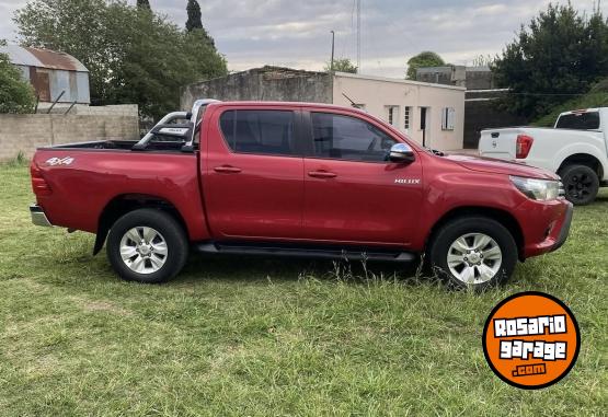Camionetas - Toyota Hilux SRV 2016 Diesel 160000Km - En Venta