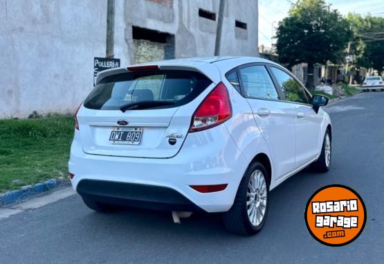 Autos - Ford Fiesta Kinetic 2015 Nafta 160000Km - En Venta