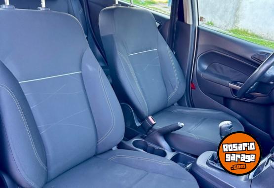 Autos - Ford Fiesta Kinetic 2015 Nafta 160000Km - En Venta