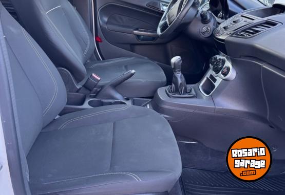 Autos - Ford Fiesta Kinetic 2015 Nafta 160000Km - En Venta