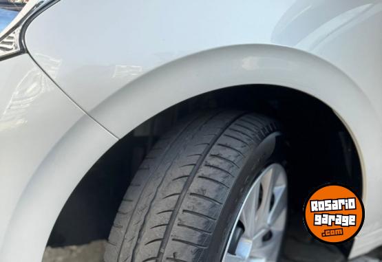 Autos - Peugeot 208 active 2015 Nafta 37000Km - En Venta