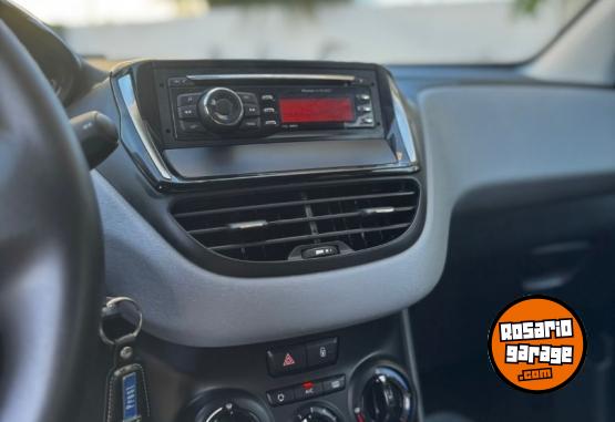 Autos - Peugeot 208 active 2015 Nafta 37000Km - En Venta