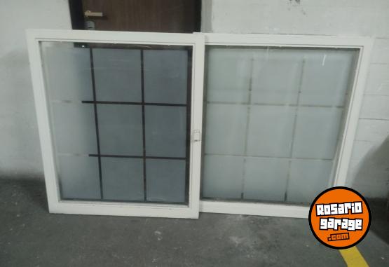 Hogar - DOS HOJAS VENTANA CORREDIZA, C/VIDRIOS ESMERILADOS - En Venta