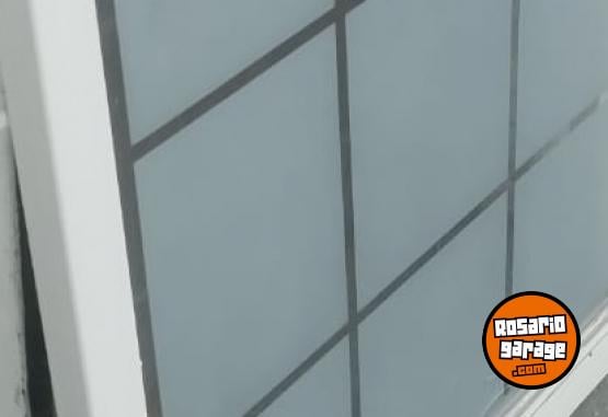 Hogar - DOS HOJAS VENTANA CORREDIZA, C/VIDRIOS ESMERILADOS - En Venta