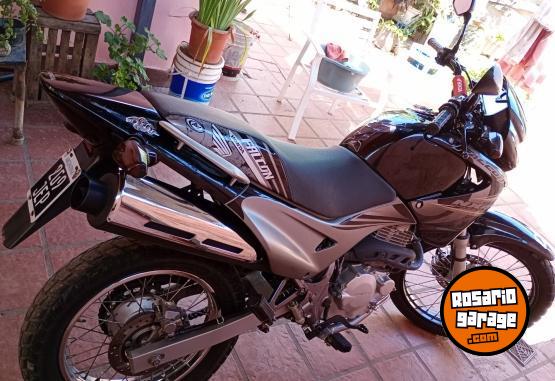 Motos - Honda NX 400 2013 Nafta 27500Km - En Venta
