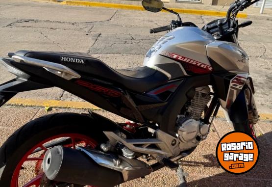 Motos - Honda New twister cb 250 2022 Nafta 16300Km - En Venta