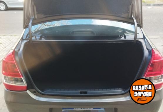 Autos - Toyota ETIOS XLS 2016 Nafta 71000Km - En Venta