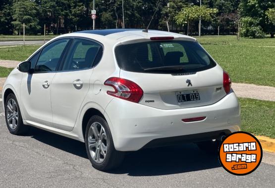 Autos - Peugeot 208 2015 Nafta 91000Km - En Venta