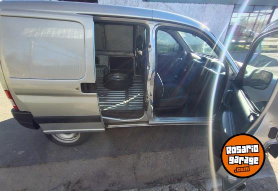 Utilitarios - Citroen Berlingo furgn bussines 2017 GNC 225000Km - En Venta