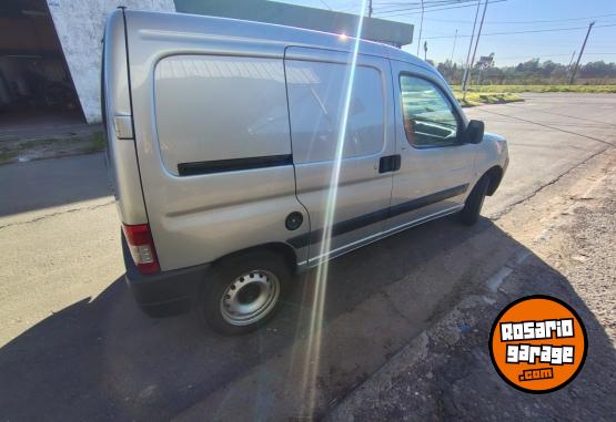 Utilitarios - Citroen Berlingo furgn bussines 2017 GNC 225000Km - En Venta