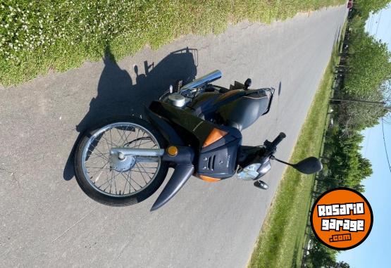 Motos - Motomel DLX 110 2022 Nafta 9000Km - En Venta