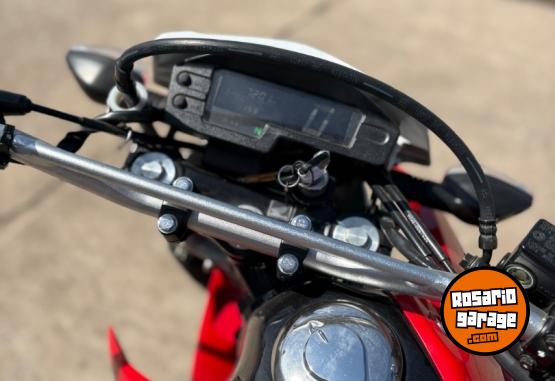 Motos - Honda Tornado 250 2023 Nafta 7000Km - En Venta