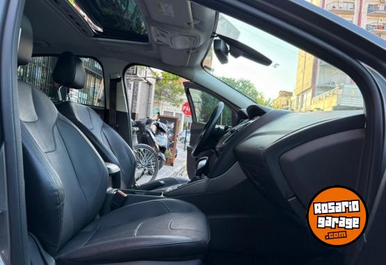 Autos - Ford Focus SE PLUS 2015 Nafta 140000Km - En Venta