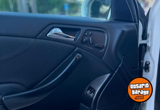 Autos - Mercedes Benz C230 V6 2006 Nafta 147000Km - En Venta