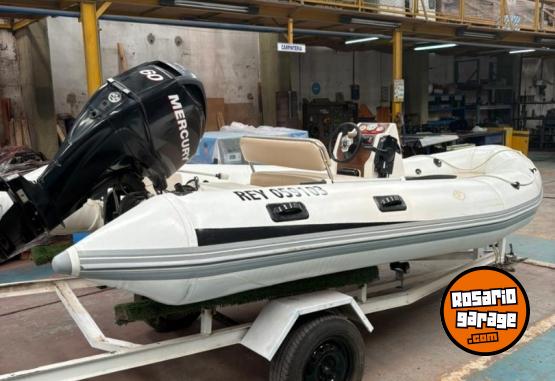 Embarcaciones - Gomón Semi-Rigido 4.70 con Mercury 4t 60HP y trailer - En Venta