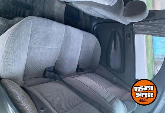 Autos - Mazda 323 1997 GNC 270100Km - En Venta